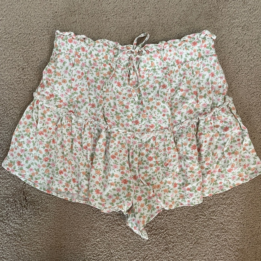 Aeropostale Womens Set Size Medium White Floral Crop Top and Shorts Two Piece - Picture 3 of 14